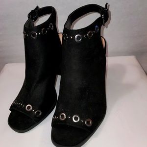 Simply Vera Wang Size 7.5